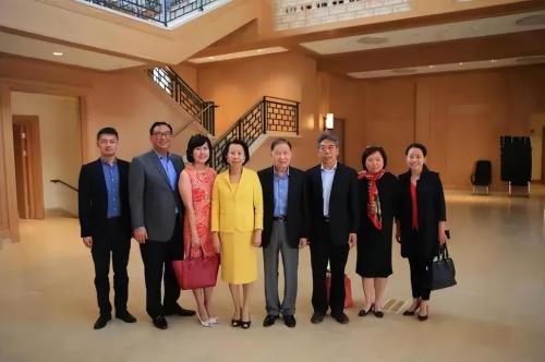 李文正进入金融业