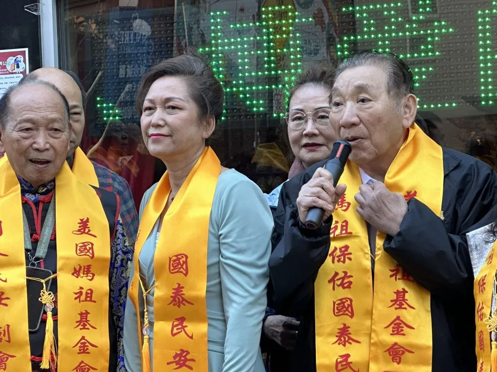 နယူးယောက် Flushing ရှိ မာဇု ဘုရားကျောင်းမှာ Mingping Huang [黄明萍]