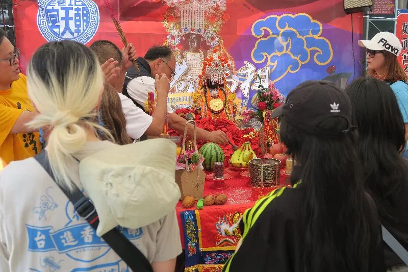 နယူးယောက်တွင် ပထမဆုံးကျင်းပသည့် ဘေဂန်မာစု၏ လွှဲတင်ပွဲ