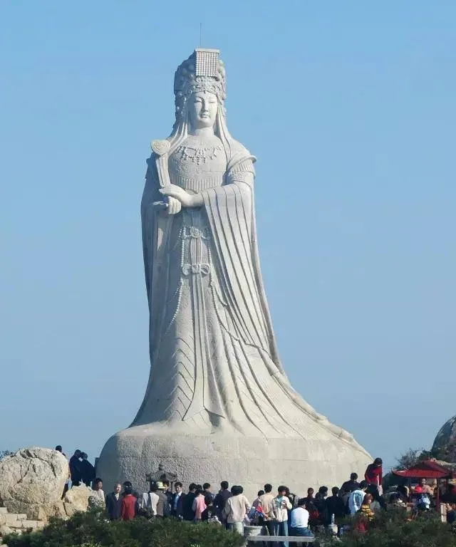 ၁၄.၃၅ မီတာမြင့်သော မာစူ ရုပ်ပုံကြီး