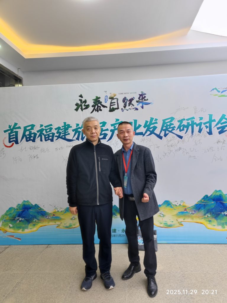 罗福金(左),中国人民大学仝志辉教授(右)
