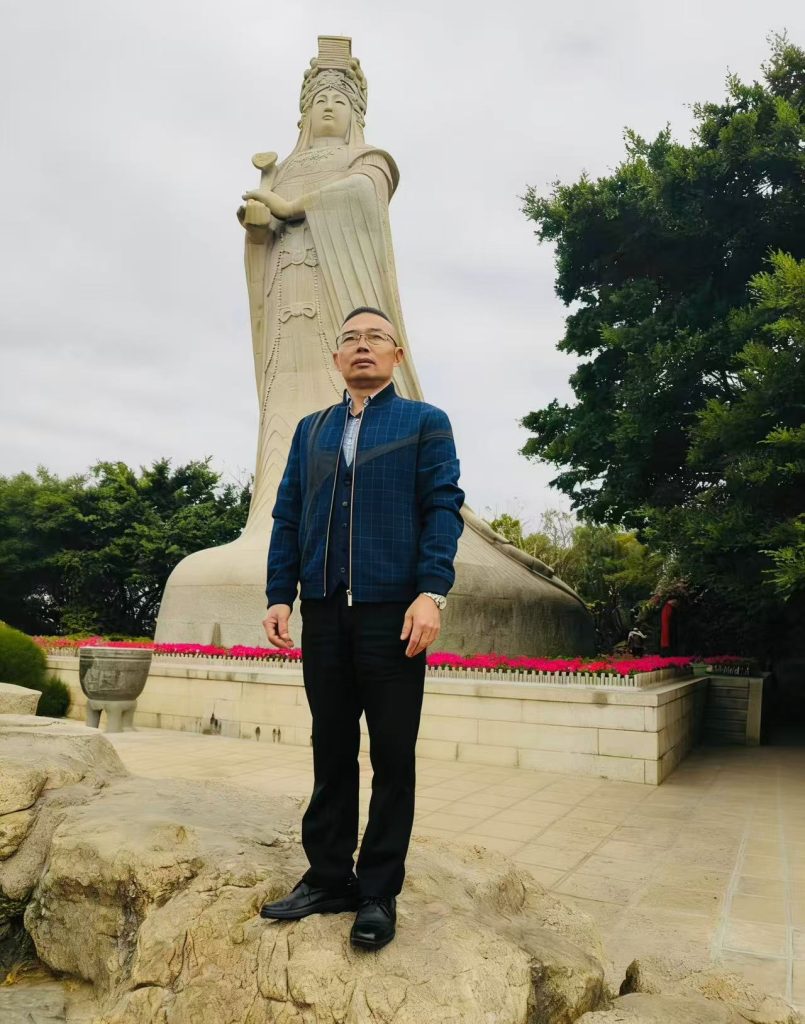 郑瑞明在莆田湄洲岛留影