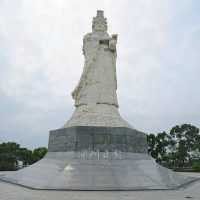 ဤနေရာတွင် မာဇူးရုပ်ပုံကြီးသည် ကမ္ဘာပေါ်တွင် အမြင့်ဆုံးဖြစ်သည်